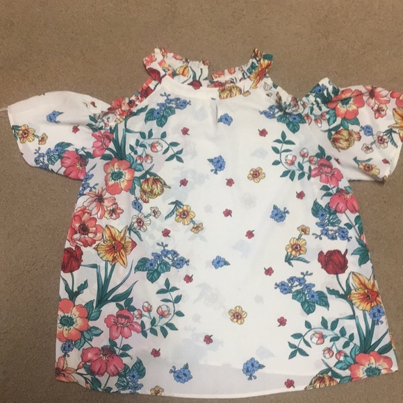 Sweet cold shoulder blouse with a floral print. - Picture 1 of 3